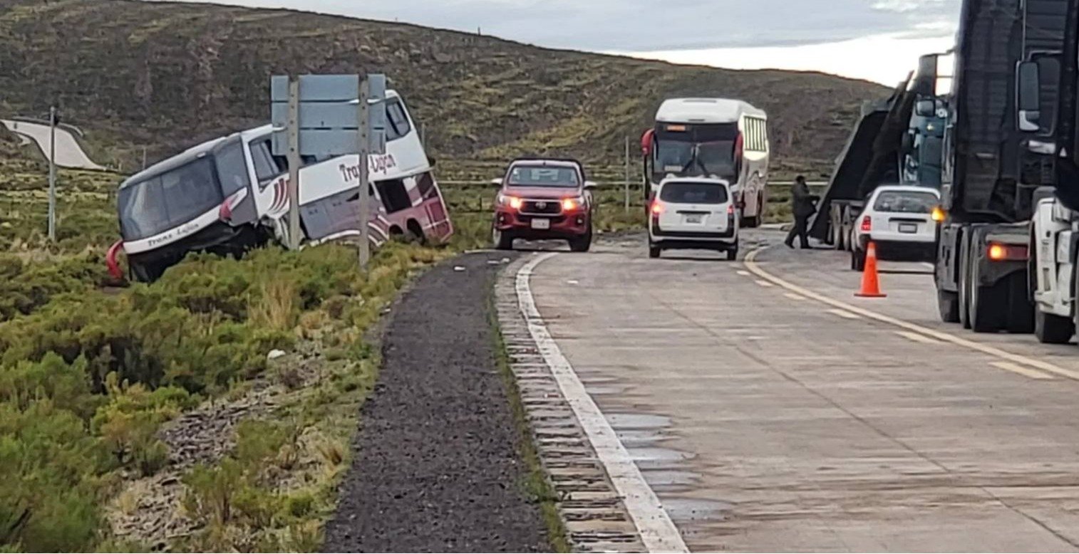 Grave accidente en la carretera Oruro - Pisiga deja dos muertos y ...