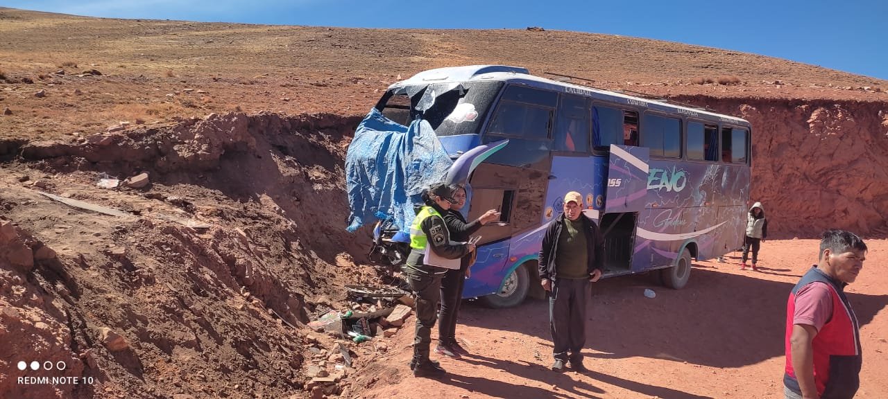 Bus se encuneta en la ruta Quime - La Paz y deja ocho heridos - Exito ...